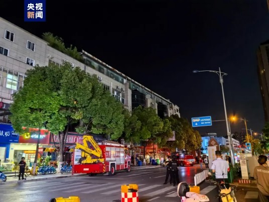 7·22昆明广告牌坠落致人死亡事故