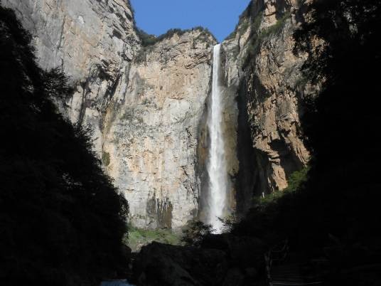 泉瀑峡