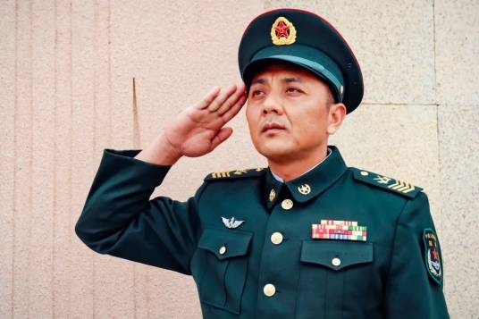王长亮（中国人民解放军某部一级军士长）