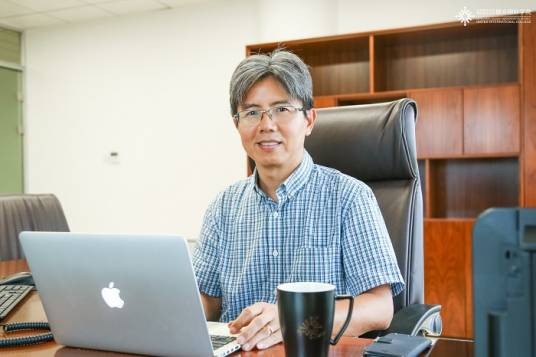 黄华雄（北京师范大学-香港浸会大学联合国际学院(UIC)讲座教授（应用数学）、数学研究中心执行主任）