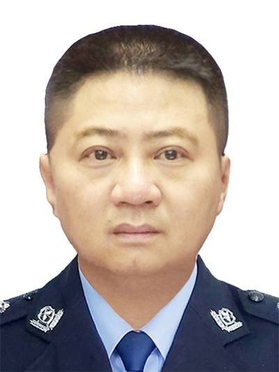 叶斌（贵州省黔南州公安局原党委委员、副局长）
