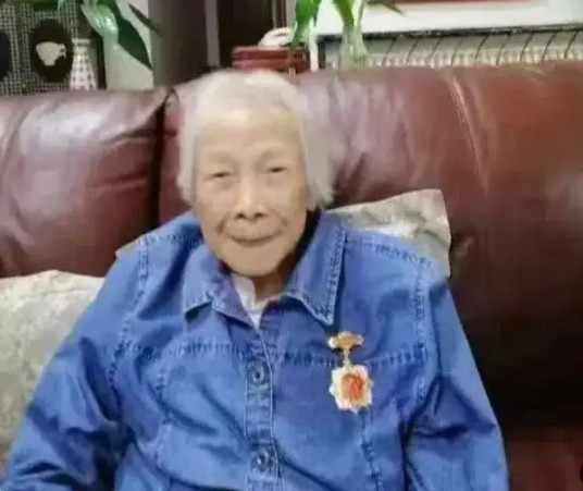 谢雪萍（八路军女战士、张学思的夫人）
