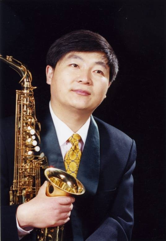 李满龙
