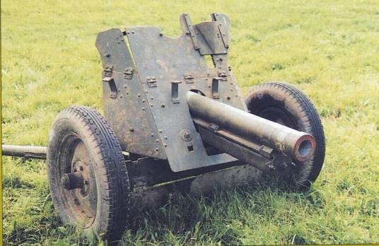 前苏联陆军OB-25式1943年型团属野战炮