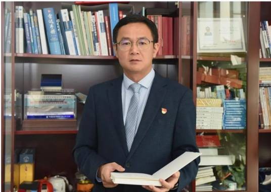 崔颢(中国空空导弹研究院副院长、总设计师,第七届“中国航空学会冯如航空科技精英奖”获奖者)