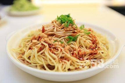 麻辣鸡丝凉面