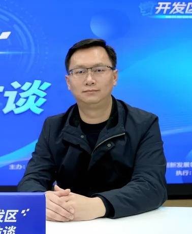 黄新亮（江西省萍乡市湘东区委常委、区政府常务副区长、党组副书记）