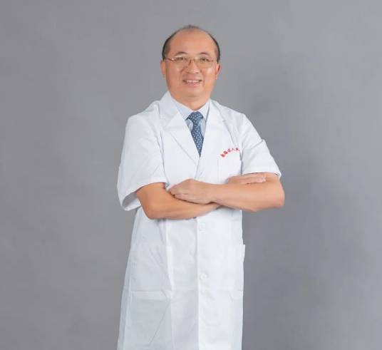 杨文(华南理工大学附属第六医院/佛山市南海区人民医院肿瘤科主任兼肿瘤一区主任)