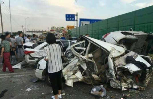6·19呼和浩特吊车失控事故