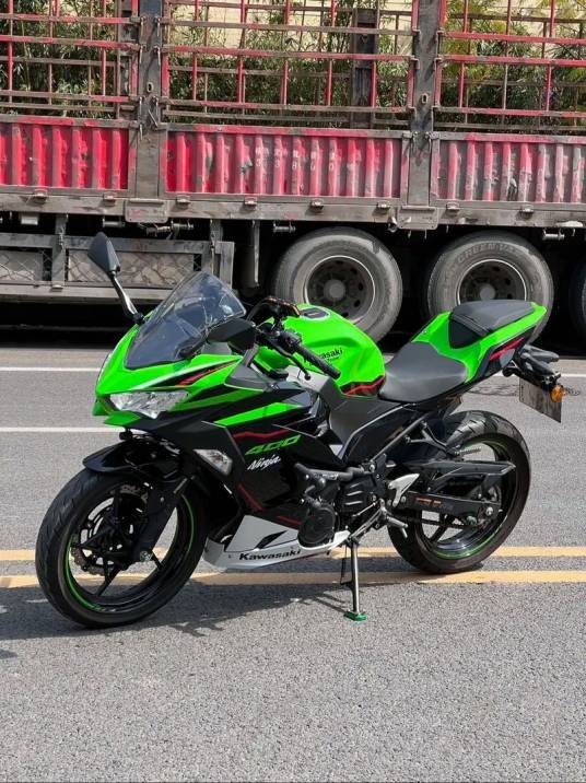 Kawasaki（日本川崎重工业株式会社旗下的知名摩托车品牌）
