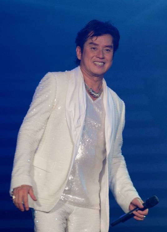 何苦（谭咏麟演唱的普通话流行歌曲）