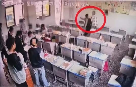 4·25菏泽男生遭老师当众殴打事件