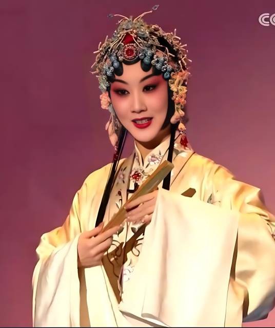 吴心怡(浙江京昆艺术中心(昆剧团)第六代传承人“代”字辈演员)