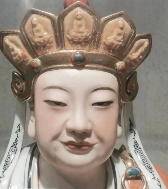 沉思罗汉（曾龙升创作的釉下加彩瓷器雕塑）