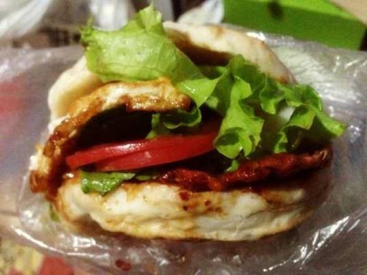 烧饼夹里脊（蚌埠特色小吃）