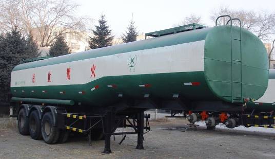 液态化工品运输罐车