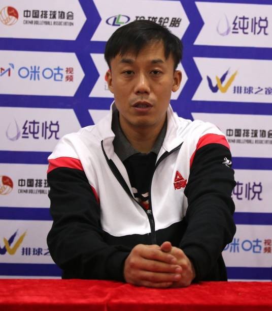 李岩龙（中国排球运动员、教练）