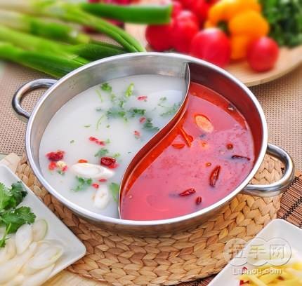 鸳鸯锅（分隔式火锅锅底，可同时容纳两种以上汤底）