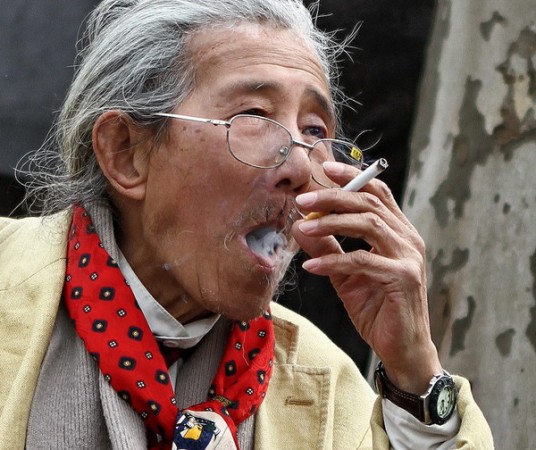 烟民（抽烟的人）