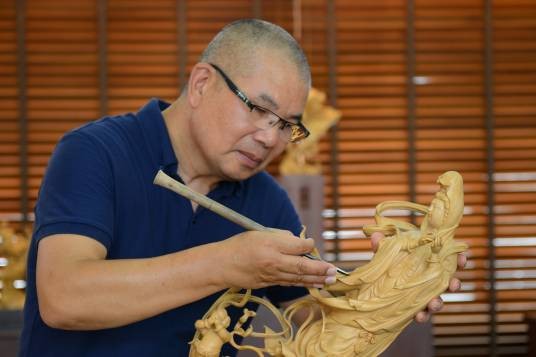 陈小东(浙江省工艺美术大师,乐清黄杨木雕代表人物)