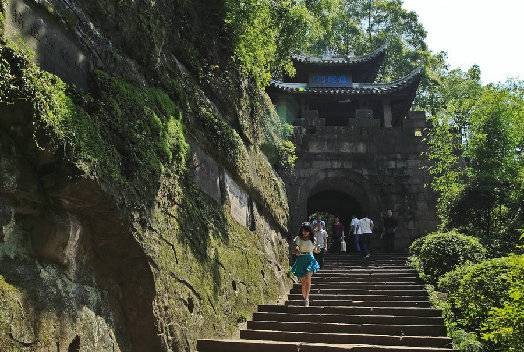 钓鱼城城门