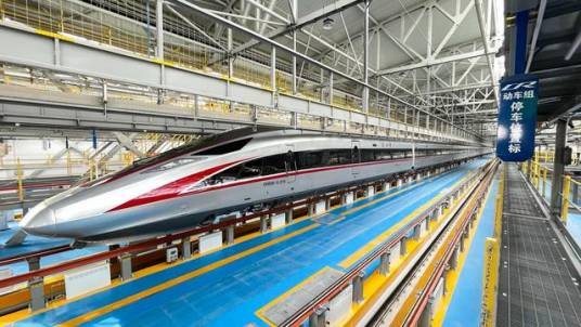 新型时速350公里复兴号高寒动车组