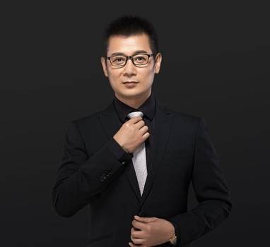 王明峰（中国呦蓝生物科技（上海）有限公司联合创始人、监事）