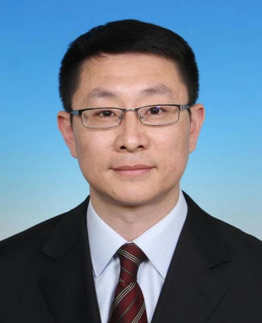 崔向华(北京市丰台区政府党组成员、副区长)