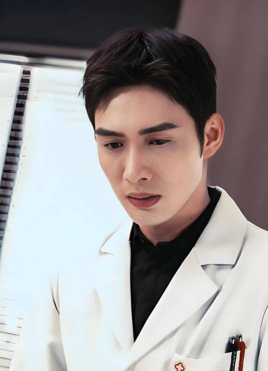 郑仁（电视剧《手术直播间》中的男主角，由张彬彬饰演。）