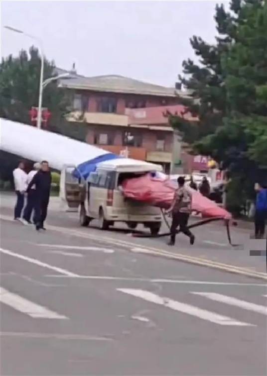 7·3铁力面包车被风电机叶片刺穿事件