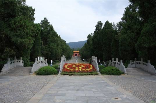 金水桥（明孝陵陵宫区正面的石桥）