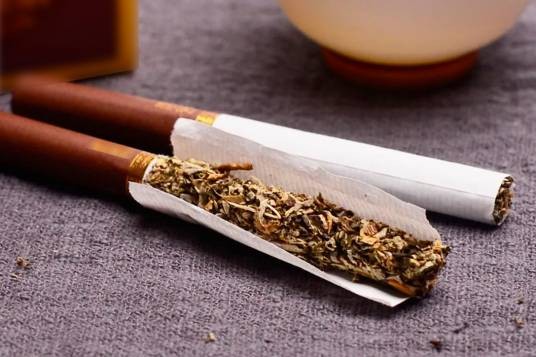 茶烟（把茶叶当作烟草来抽）