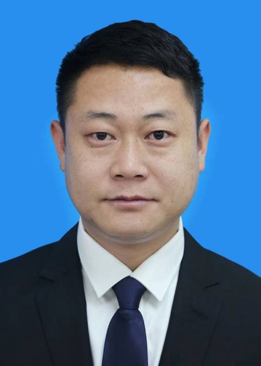 韩俊(四川省甘孜藏族自治州新龙县人力资源和社会保障局副局长)