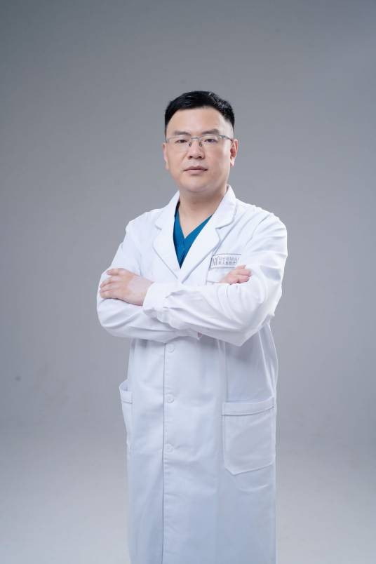 张辉(鼻整形教授)