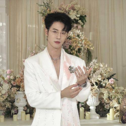 李炜（中国影视剧男演员）