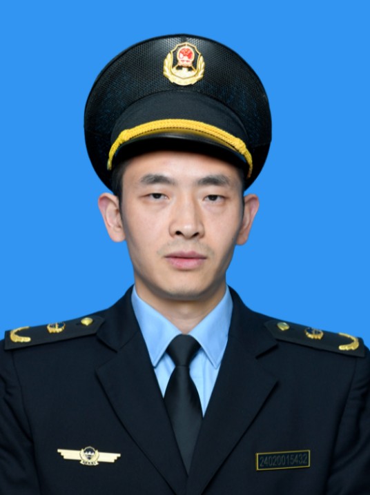 杨崇勇（贵州省遵义市生态环境局汇川分局党组成员、副局长、三级主任科员）