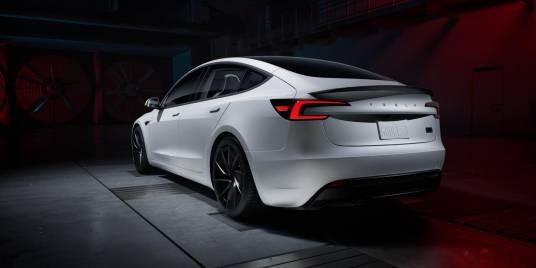 新款特斯拉Model 3 Performance