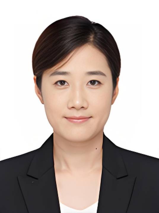 鞠萍（山东省威海市人民政府外事办公室党组成员、市人民对外友好协会副会长）