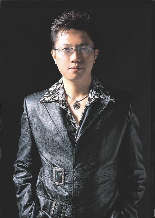 戴少华(国际晚装发式造型大师)