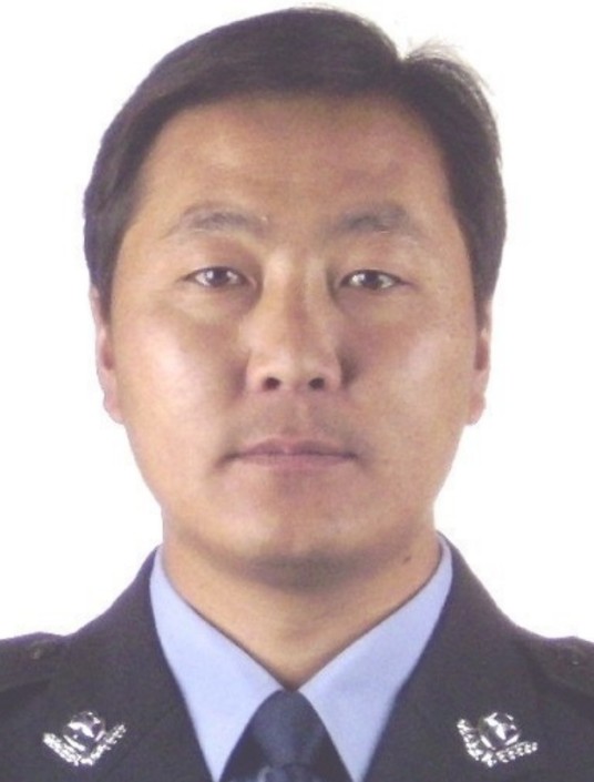 罗布顿珠（西藏自治区日喀则市司法局党组成员、副局长，二级调研员）