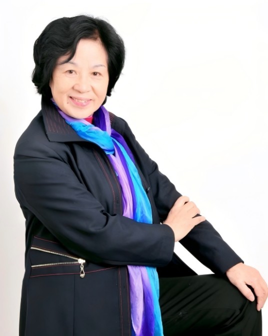 丁家珍（中国女演员、文艺干事，瞿颖的母亲）