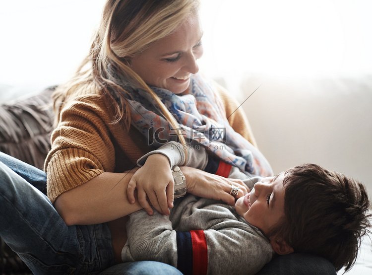被妈妈爱的孩子是什么样的？