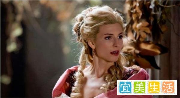 尺度美剧《斯巴达克斯》:女性角色之美与季度之韵