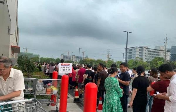 Costco再现排队长龙：10000多瓶茅台来了，只卖1499元！网友：刚退会员卡，又得去办了