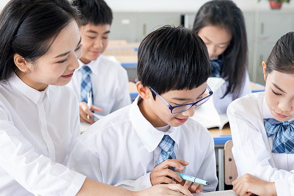 娇小玲珑是啥意思