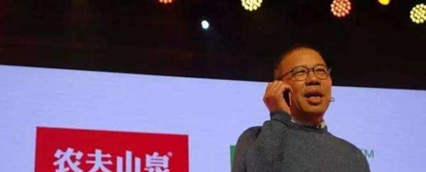 农夫山泉总裁叫钟什么？后边两字拼音怎么念