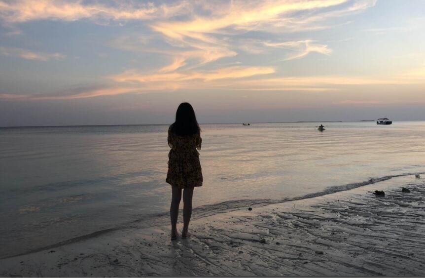 “林深时见鹿,海蓝时见鲸,梦醒时见你”是什么意思?