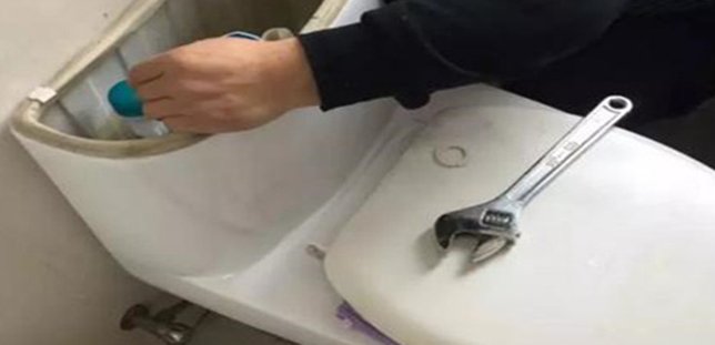 马桶怎么拆除