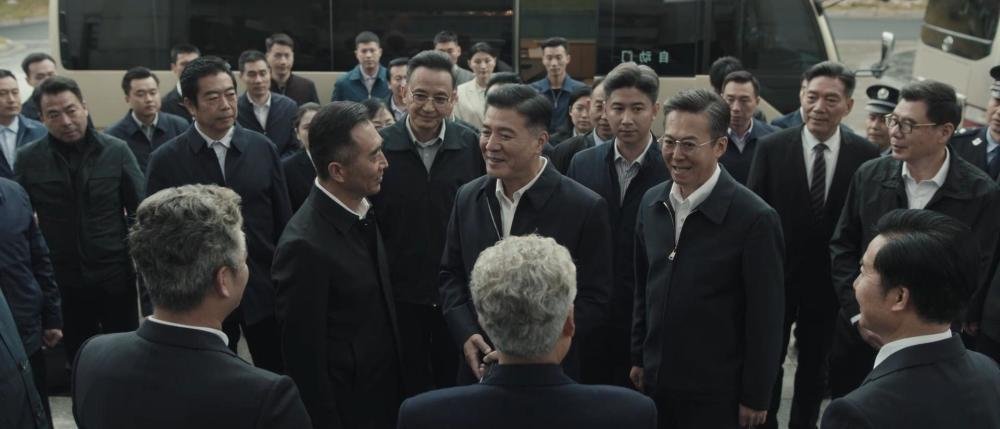《扫黑风暴》为何一天只更新一集?央视揭秘了,剧里跟着现实走,啥情况?