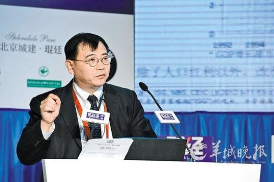高盛在中国的作者简介